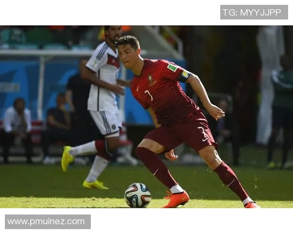 与足球明星亲密合影的完美模板图片分享让你的回忆更加精彩