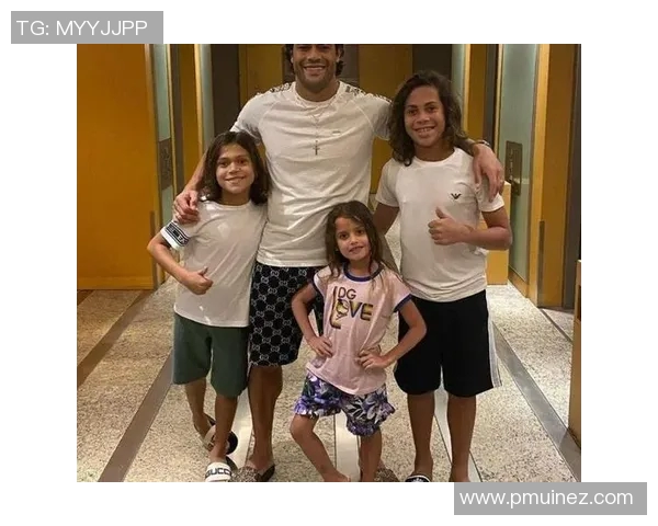 足球明星海外资产曝光奢华生活引发热议财富背后的故事揭秘