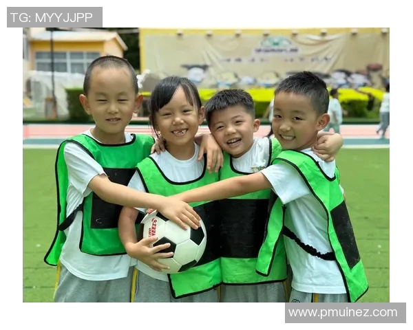 幼儿园小小足球明星们的快乐瞬间精彩拍照集锦